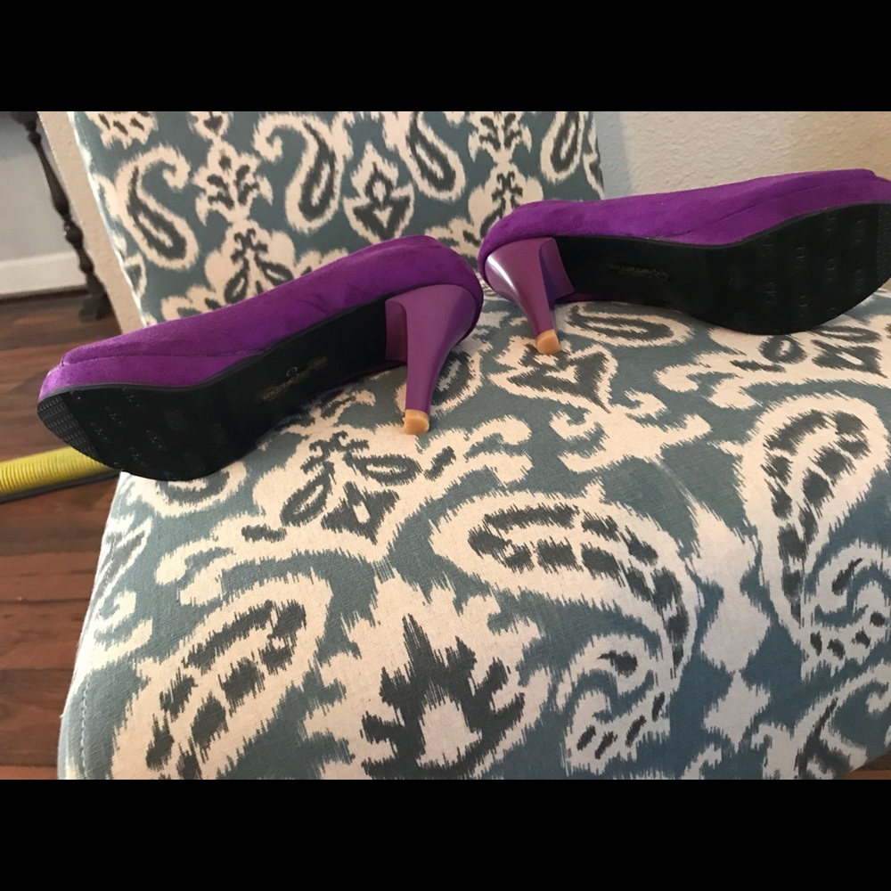 Dyed, suede purple heels.